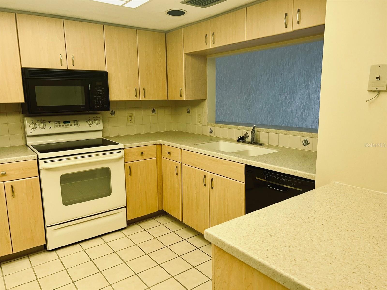 1000 RIVERSIDE DR #B302, PALMETTO, FL, 34221