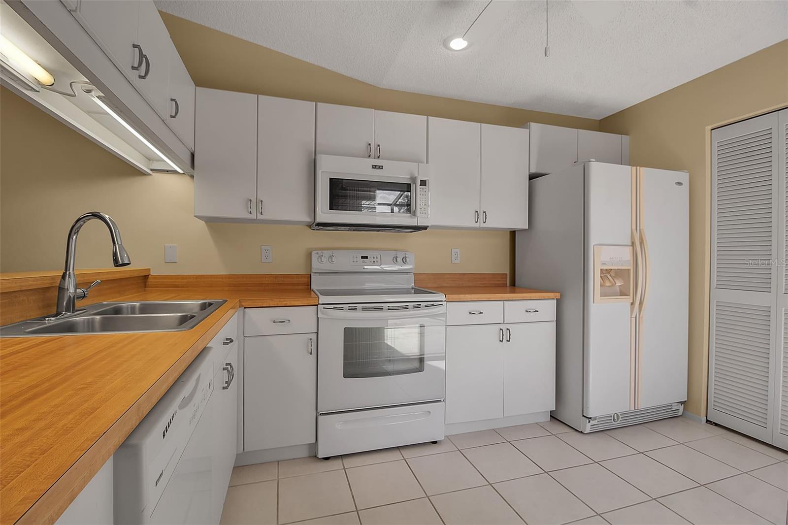 2910 OAK LN #2910, BRADENTON, FL, 34209