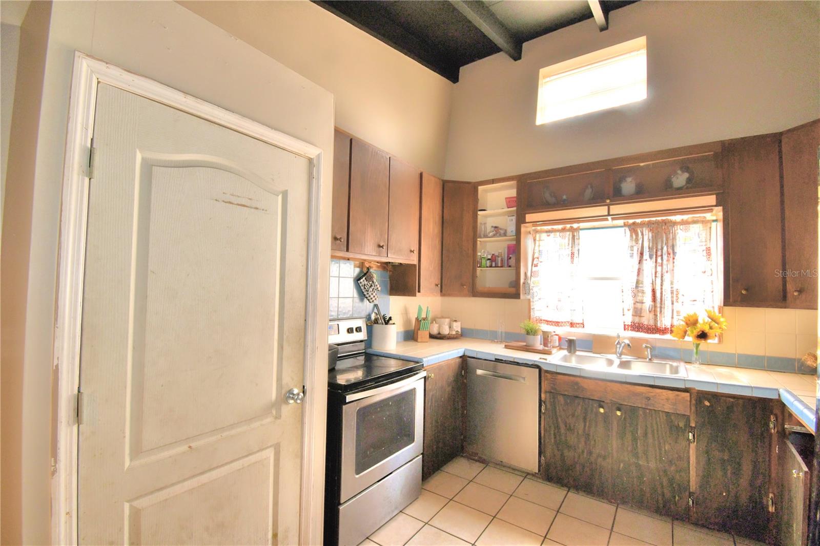 111 LESLIE AVE, WINTER HAVEN, FL, 33880