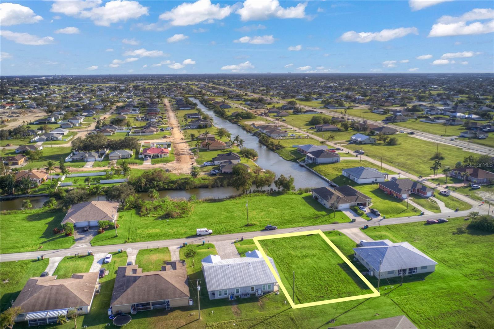 833 NE 15TH LN, CAPE CORAL, FL, 33909