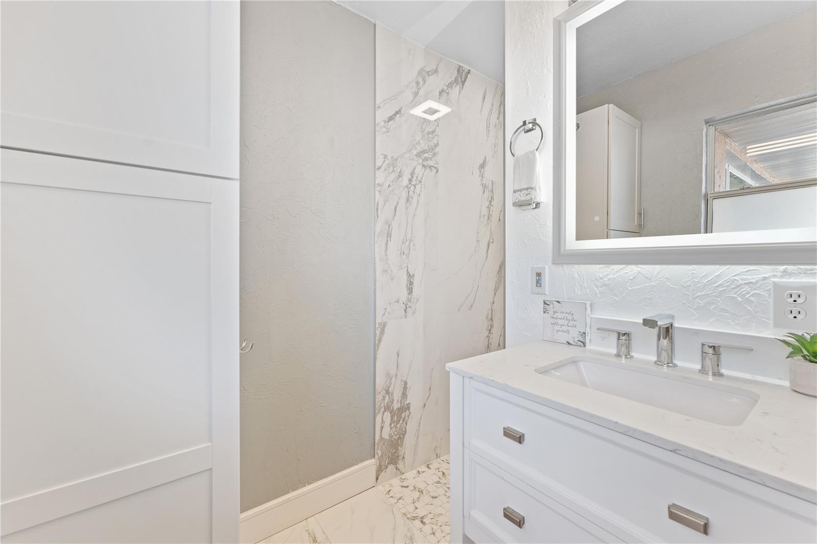 1841 BUCCANEER DR, SARASOTA, FL, 34231