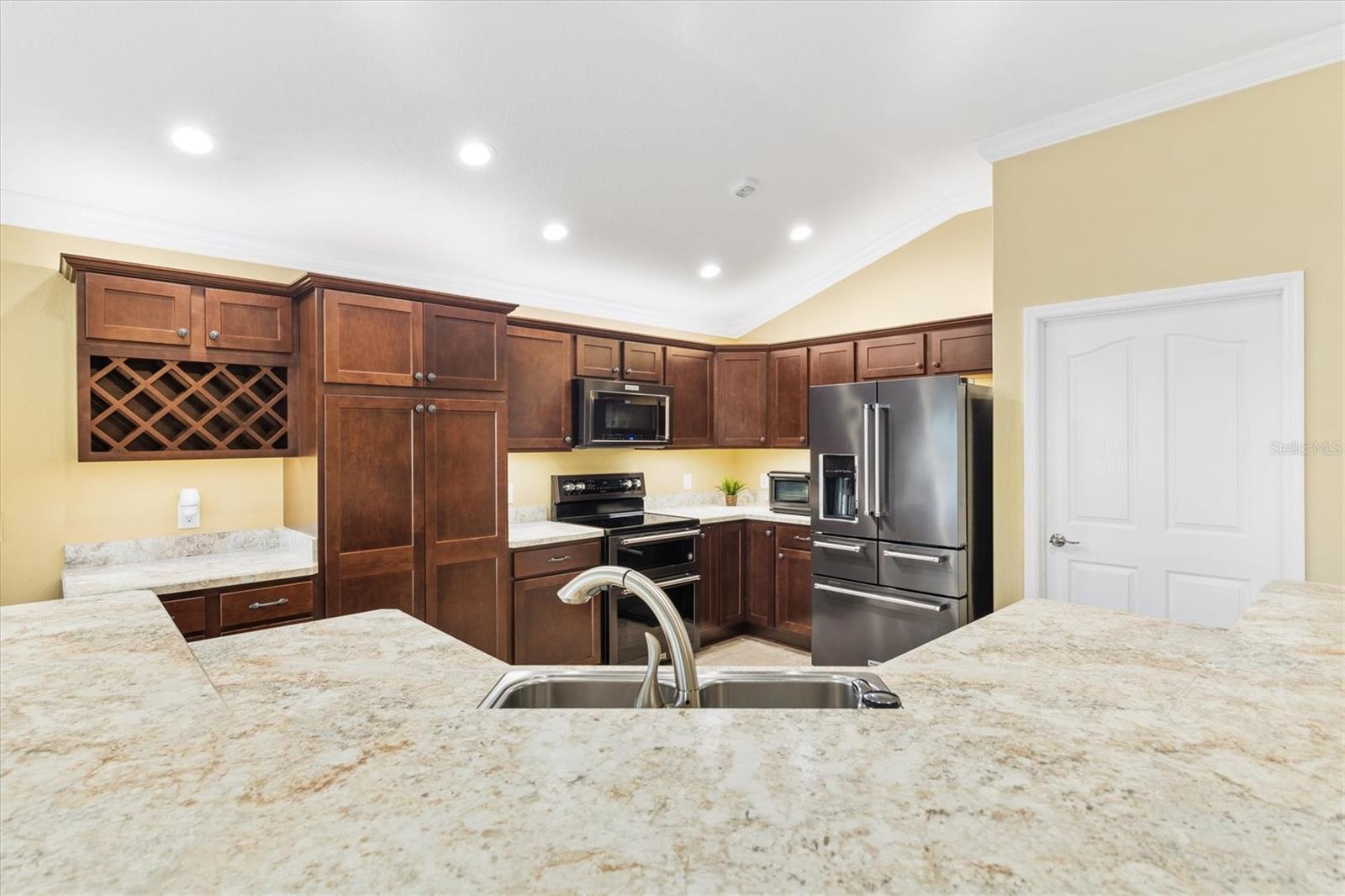 585 YARBOROUGH WAY, THE VILLAGES, FL, 32163