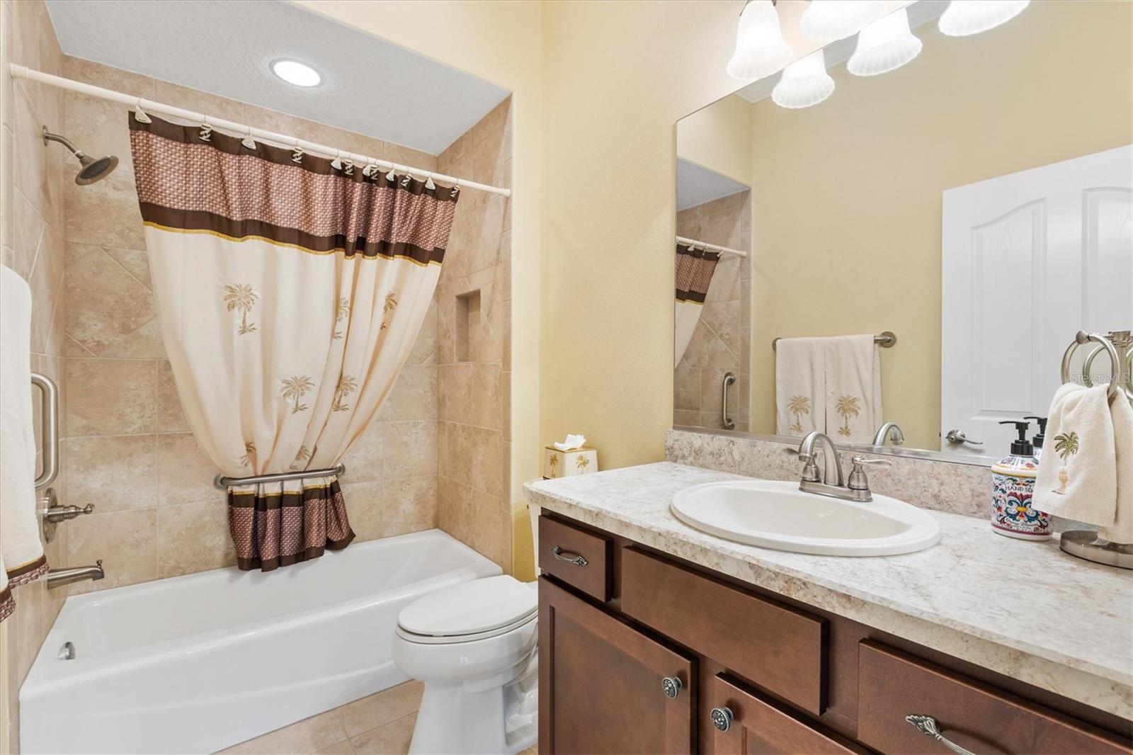 585 YARBOROUGH WAY, THE VILLAGES, FL, 32163