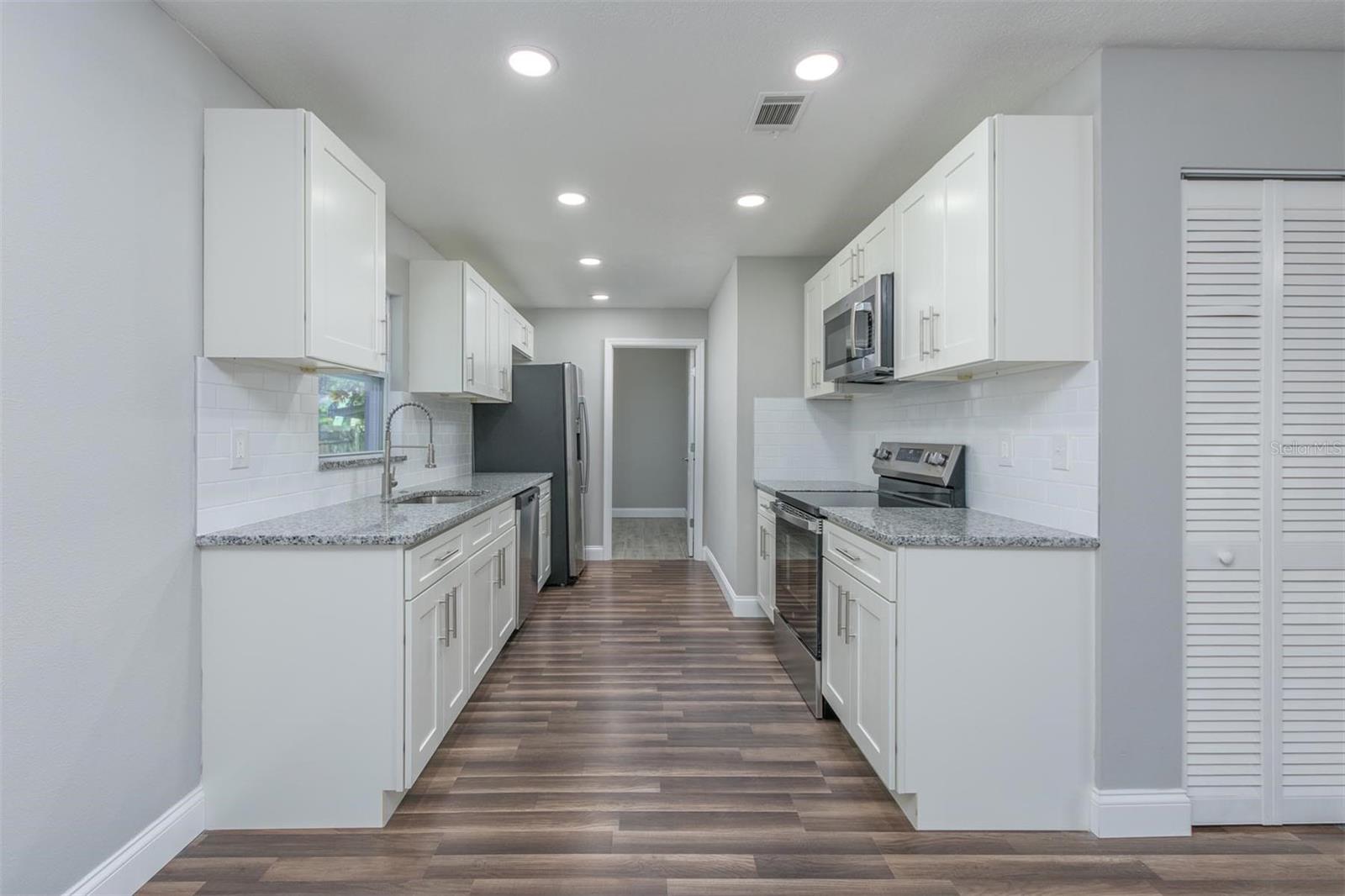 312 N THOMPSON RD, APOPKA, FL, 32703
