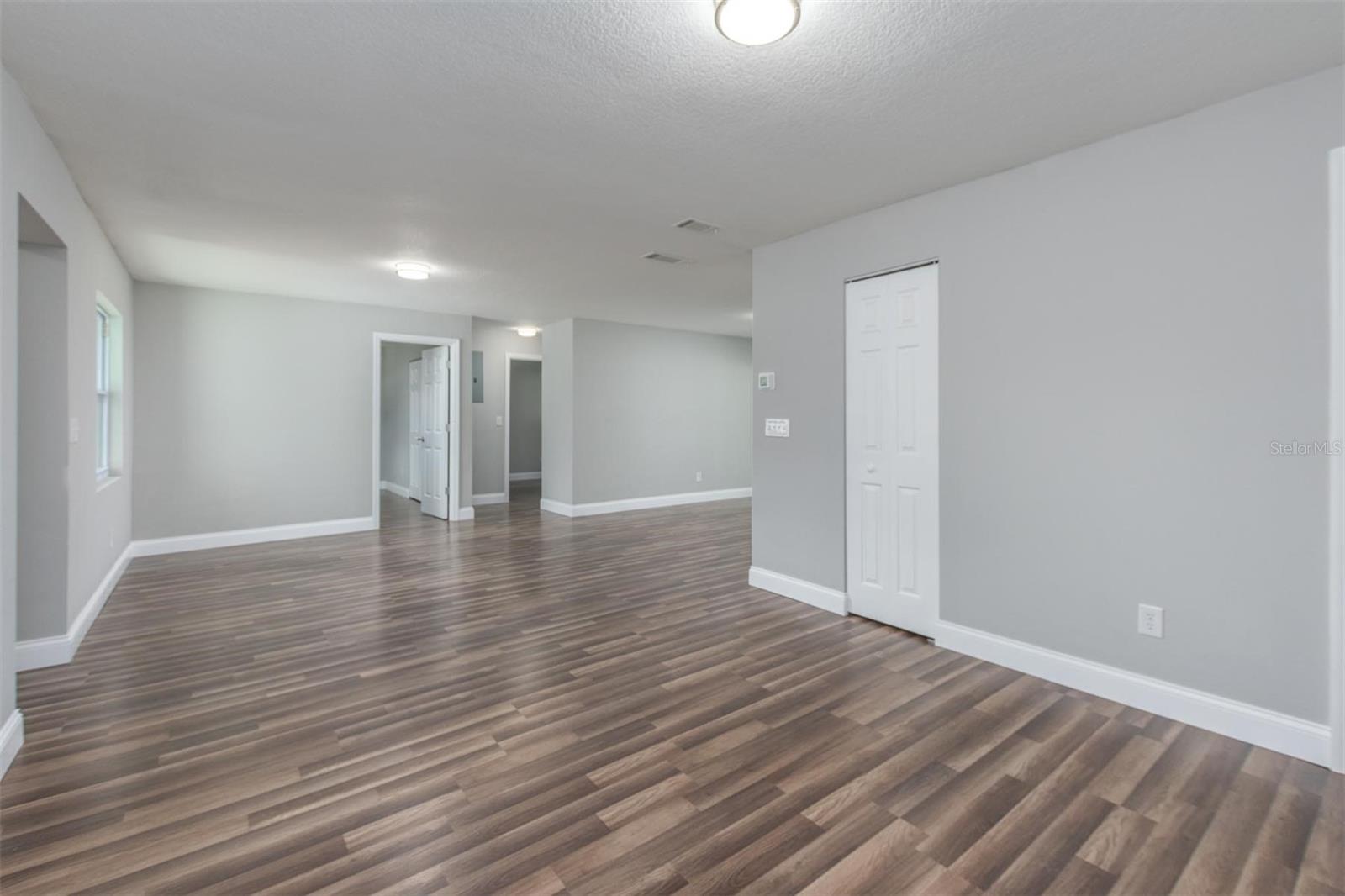 312 N THOMPSON RD, APOPKA, FL, 32703
