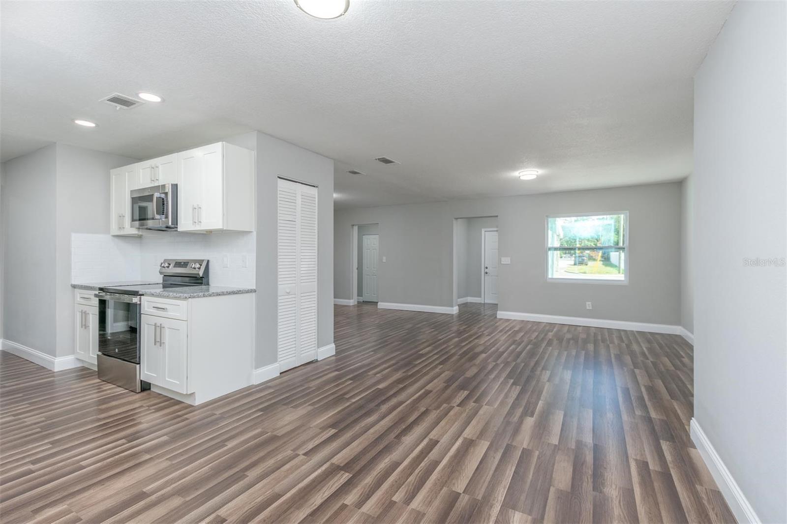312 N THOMPSON RD, APOPKA, FL, 32703
