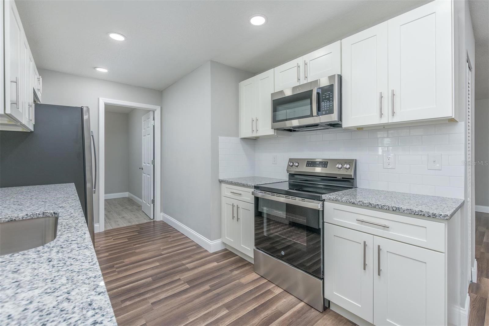 312 N THOMPSON RD, APOPKA, FL, 32703