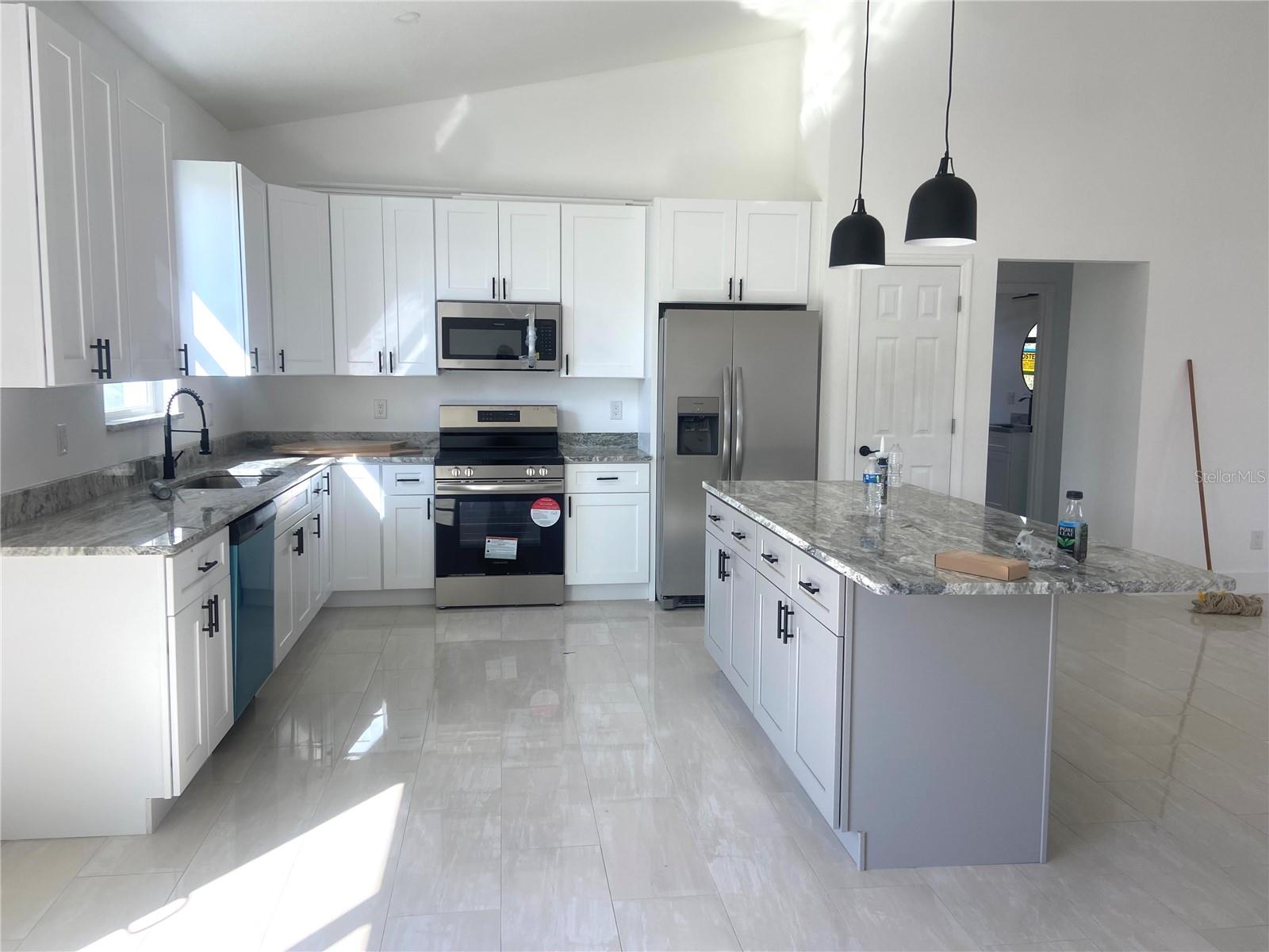 905 RENAULT AVE, SEBRING, FL, 33872