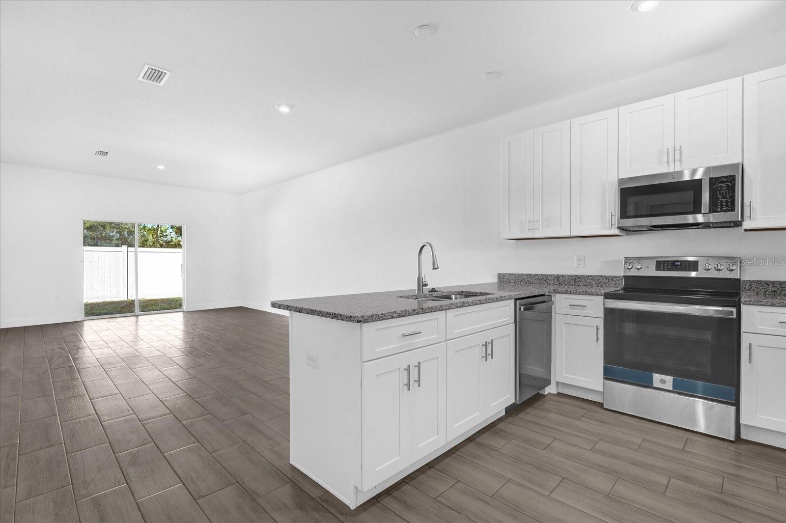454 LAKE SHORE PKWY, DAVENPORT, FL, 33896