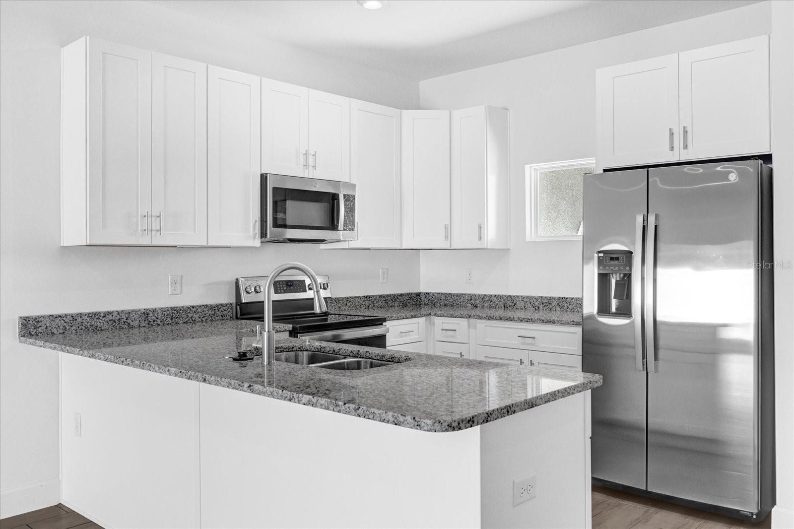 454 LAKE SHORE PKWY, DAVENPORT, FL, 33896