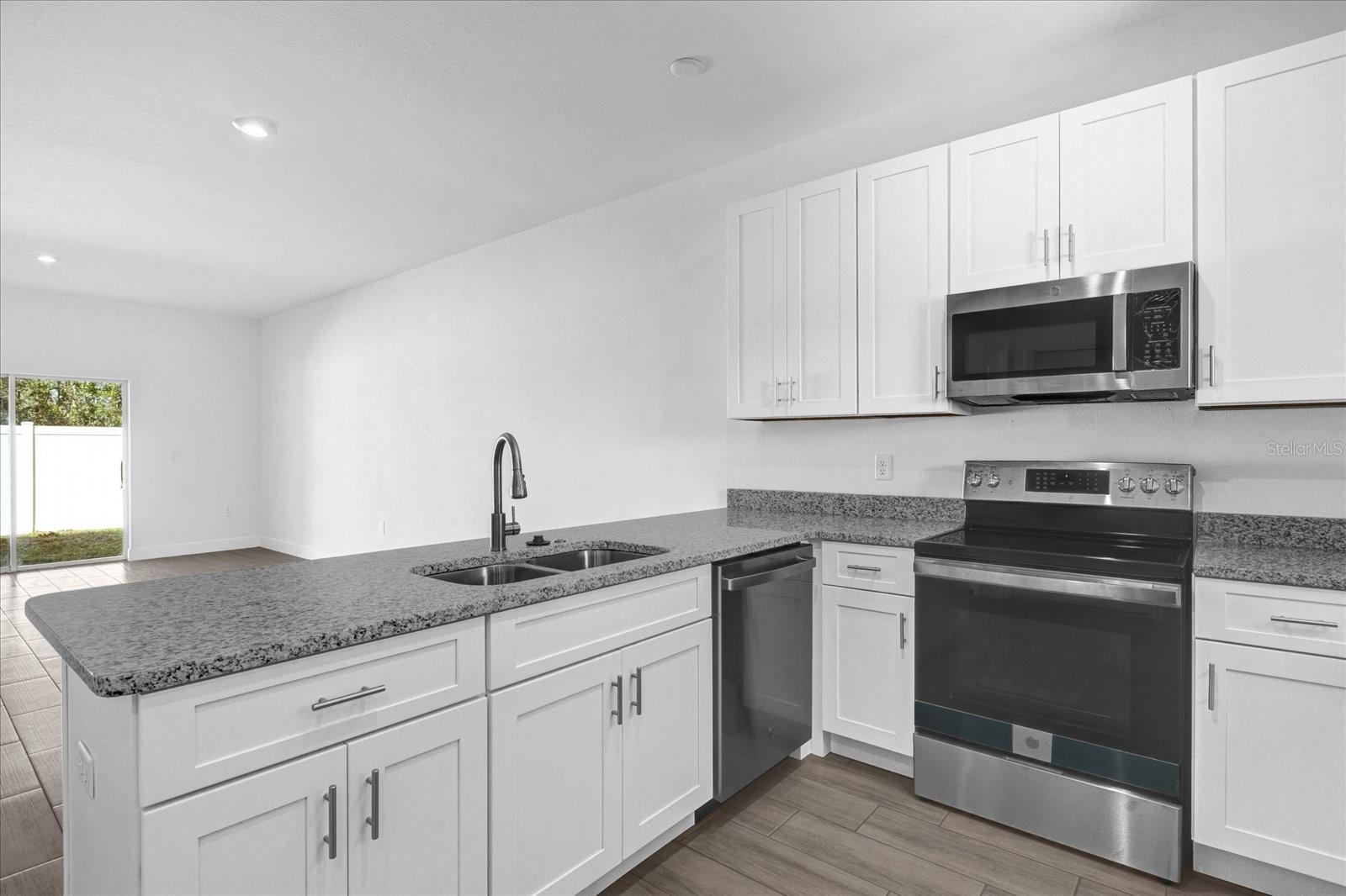 454 LAKE SHORE PKWY, DAVENPORT, FL, 33896