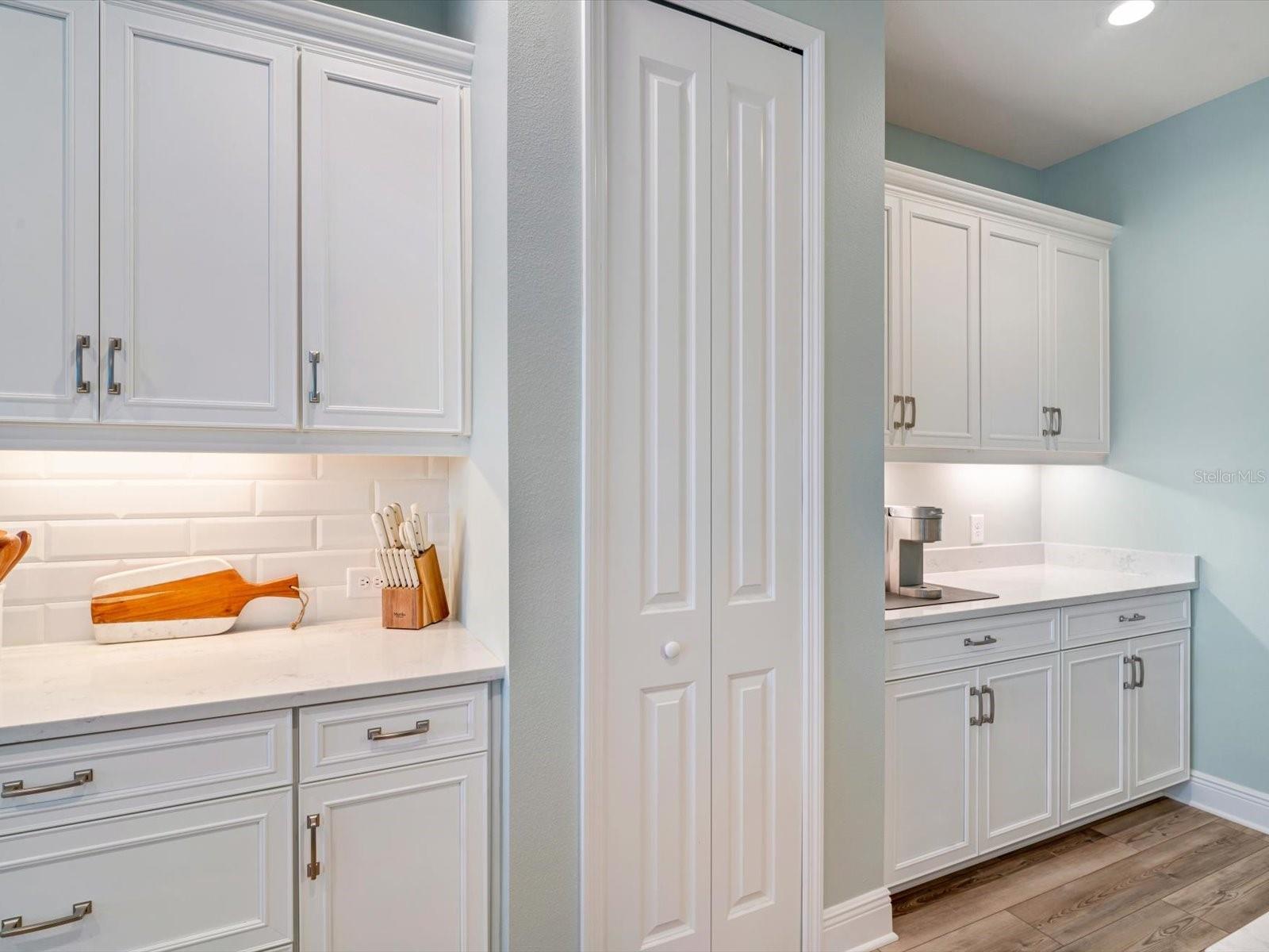 10176 CANAVERAL CIR, SARASOTA, FL, 34241