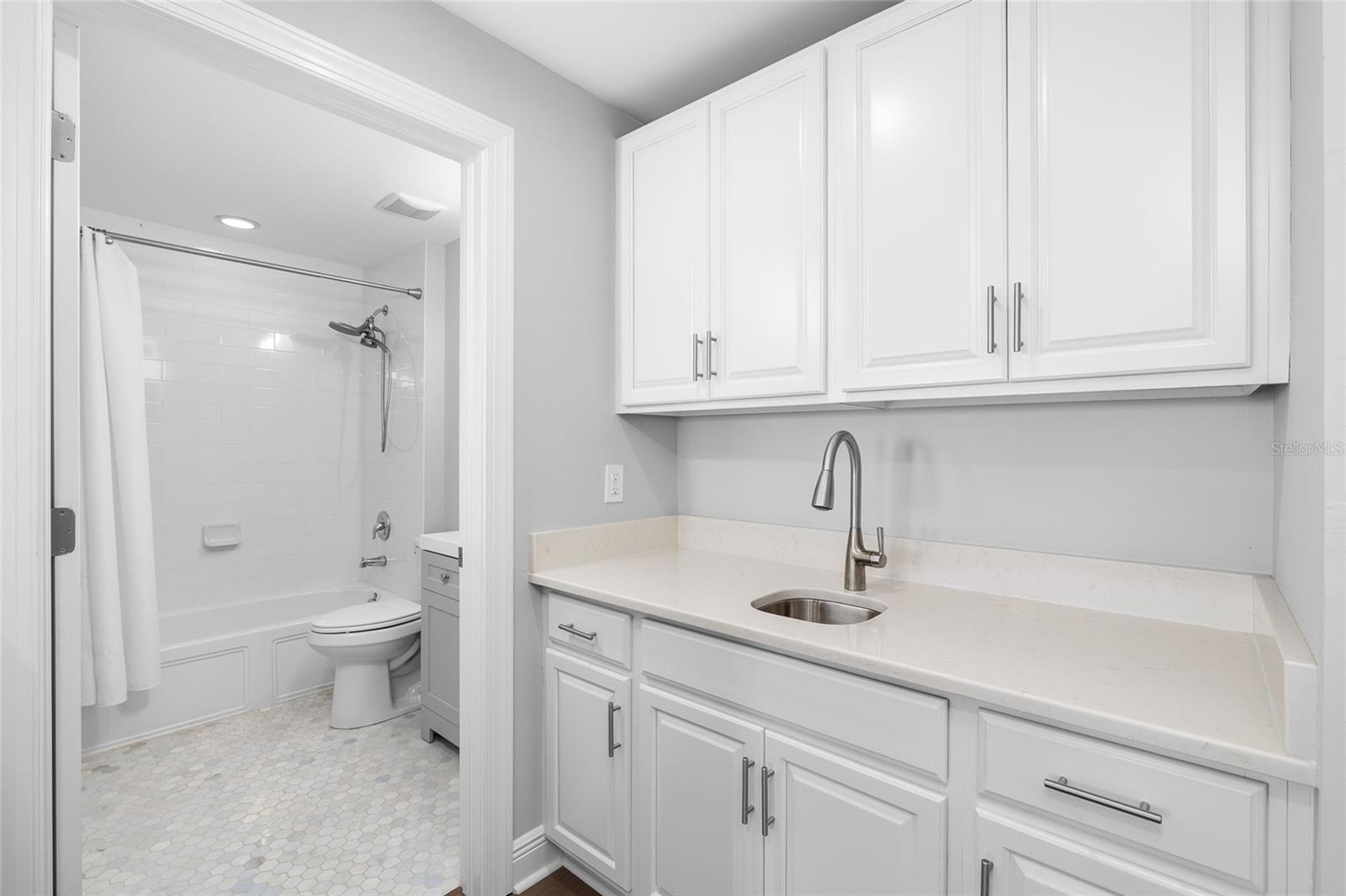 5902 YEATS MANOR DR, TAMPA, FL, 33616