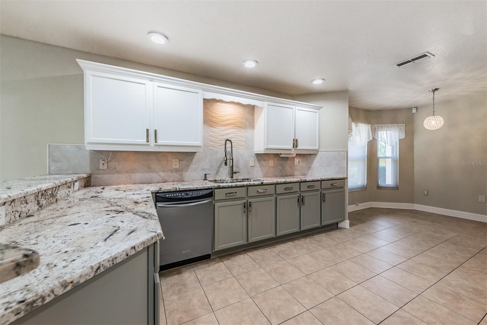 10520 COLLAR DR, SAN ANTONIO, FL, 33576