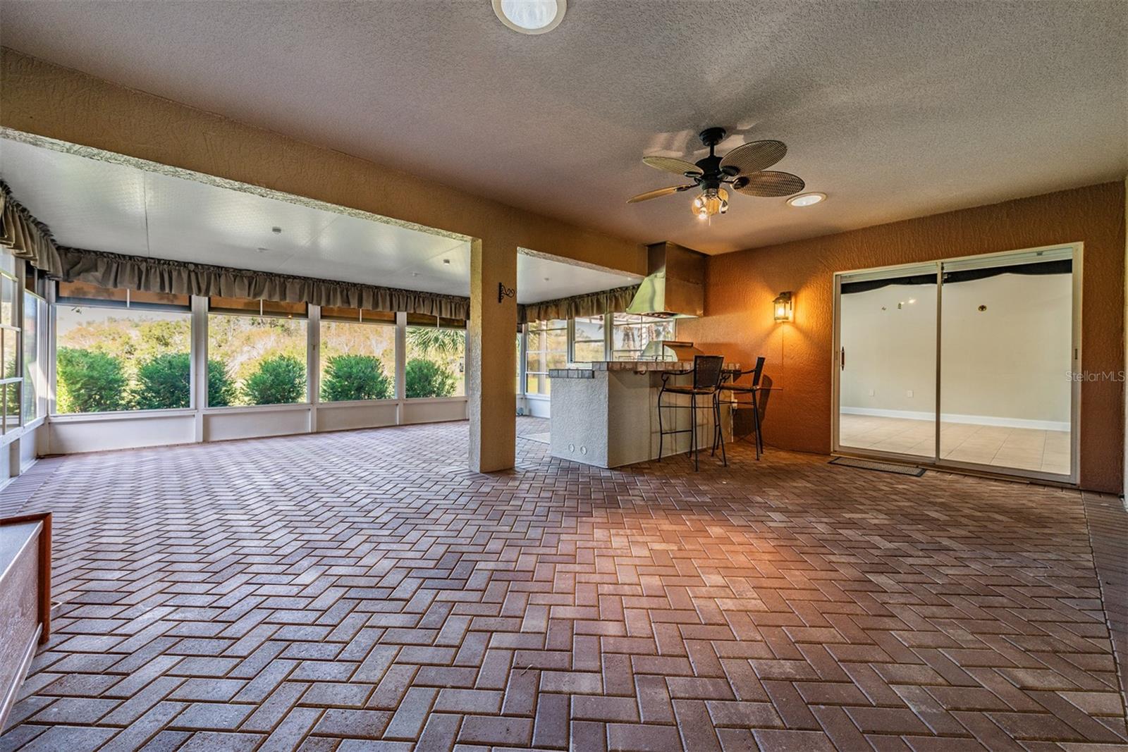 10520 COLLAR DR, SAN ANTONIO, FL, 33576