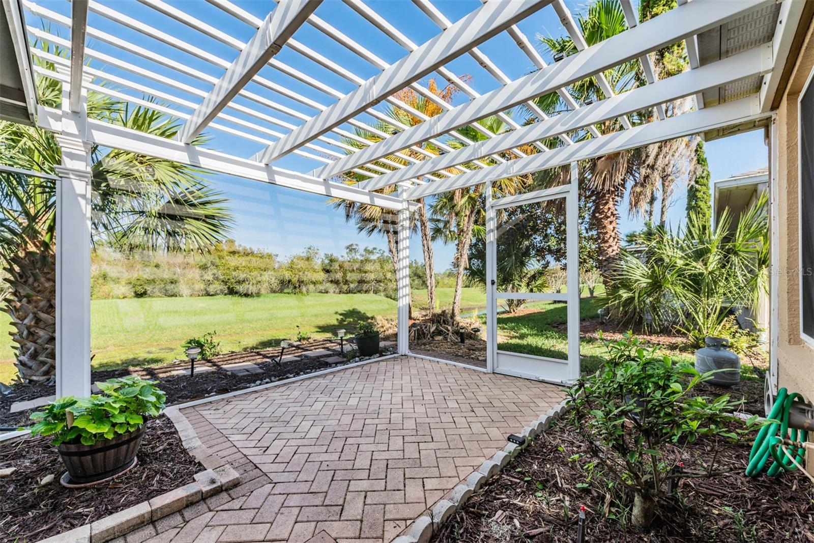 10520 COLLAR DR, SAN ANTONIO, FL, 33576