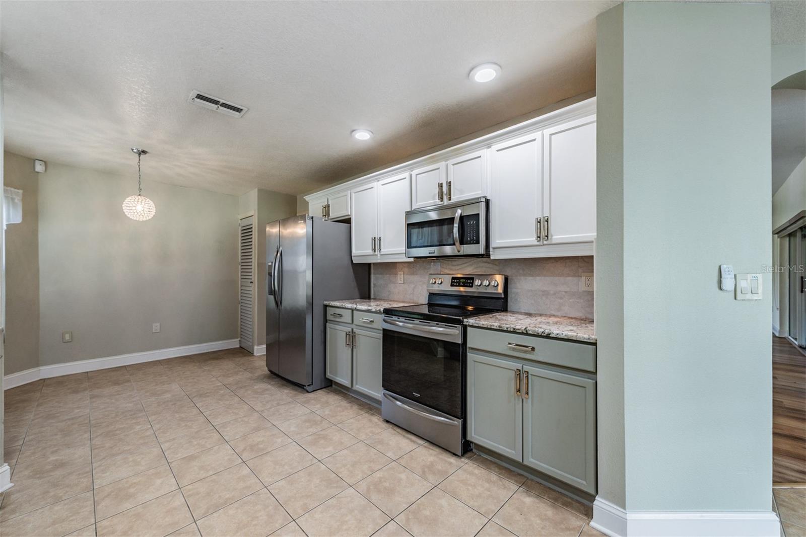 10520 COLLAR DR, SAN ANTONIO, FL, 33576