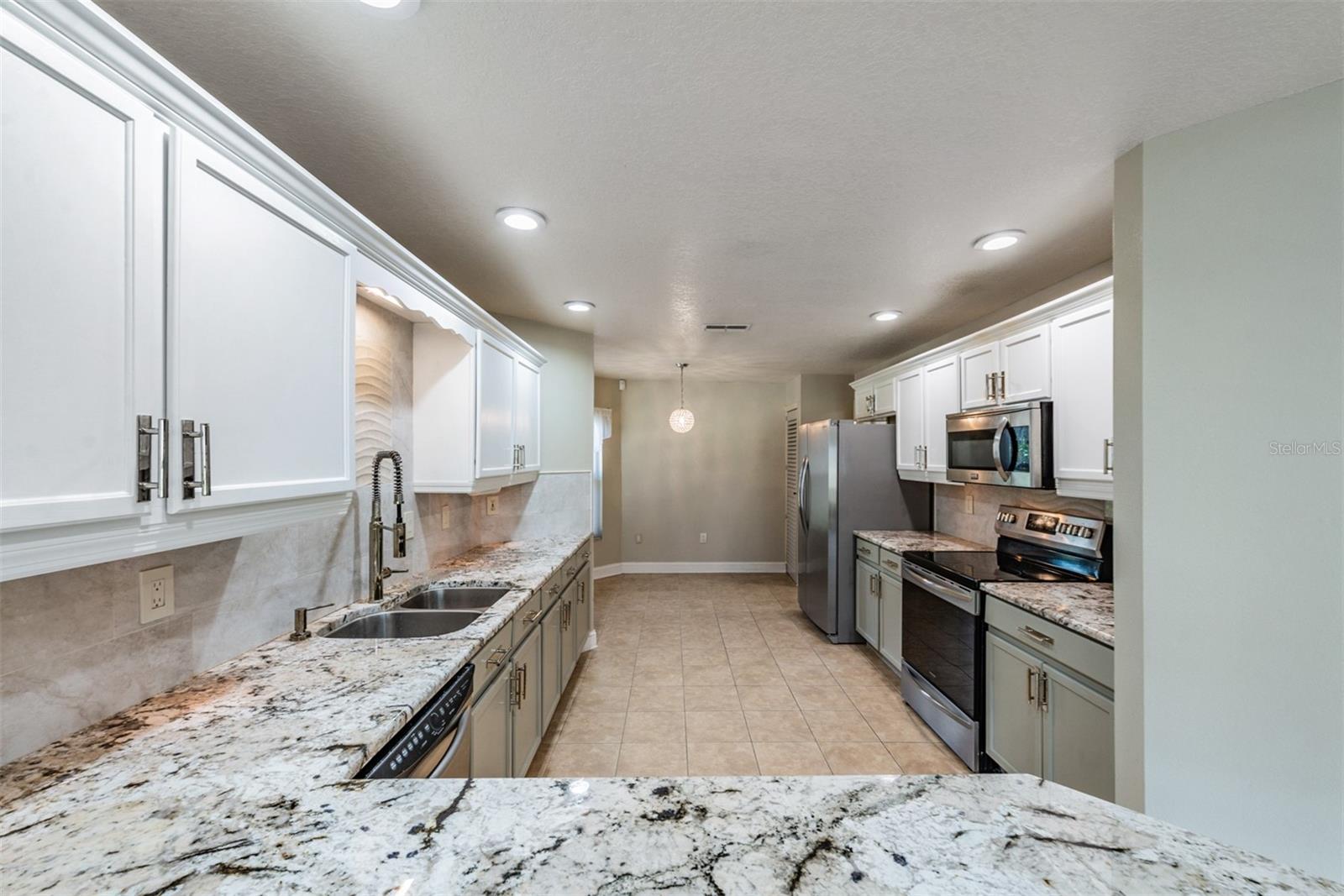 10520 COLLAR DR, SAN ANTONIO, FL, 33576