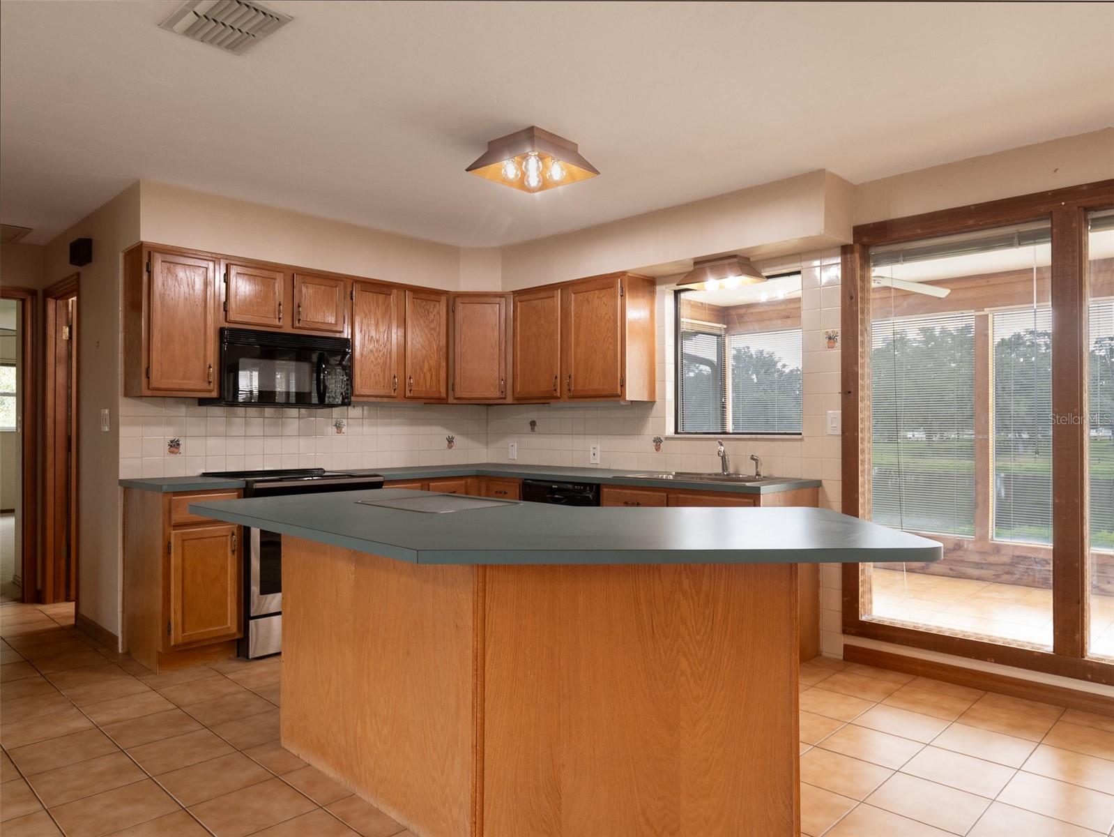 OM688360 Property Photo