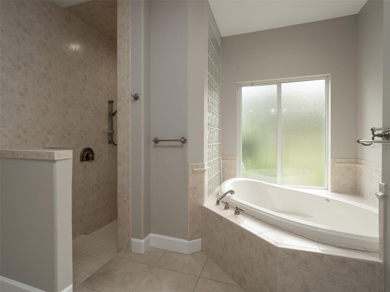 OM688360 Property Photo