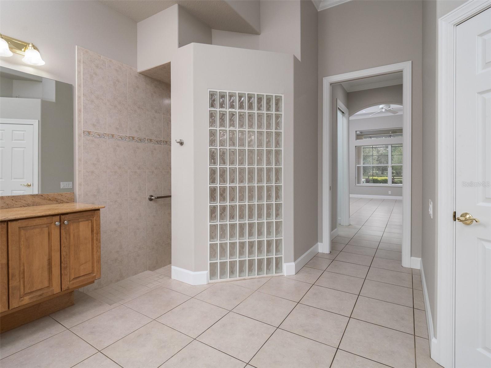 OM688360 Property Photo