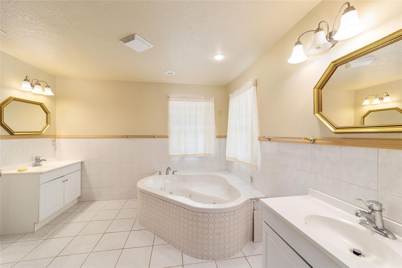 536 MARION OAKS GOLF RD, OCALA, FL, 34473
