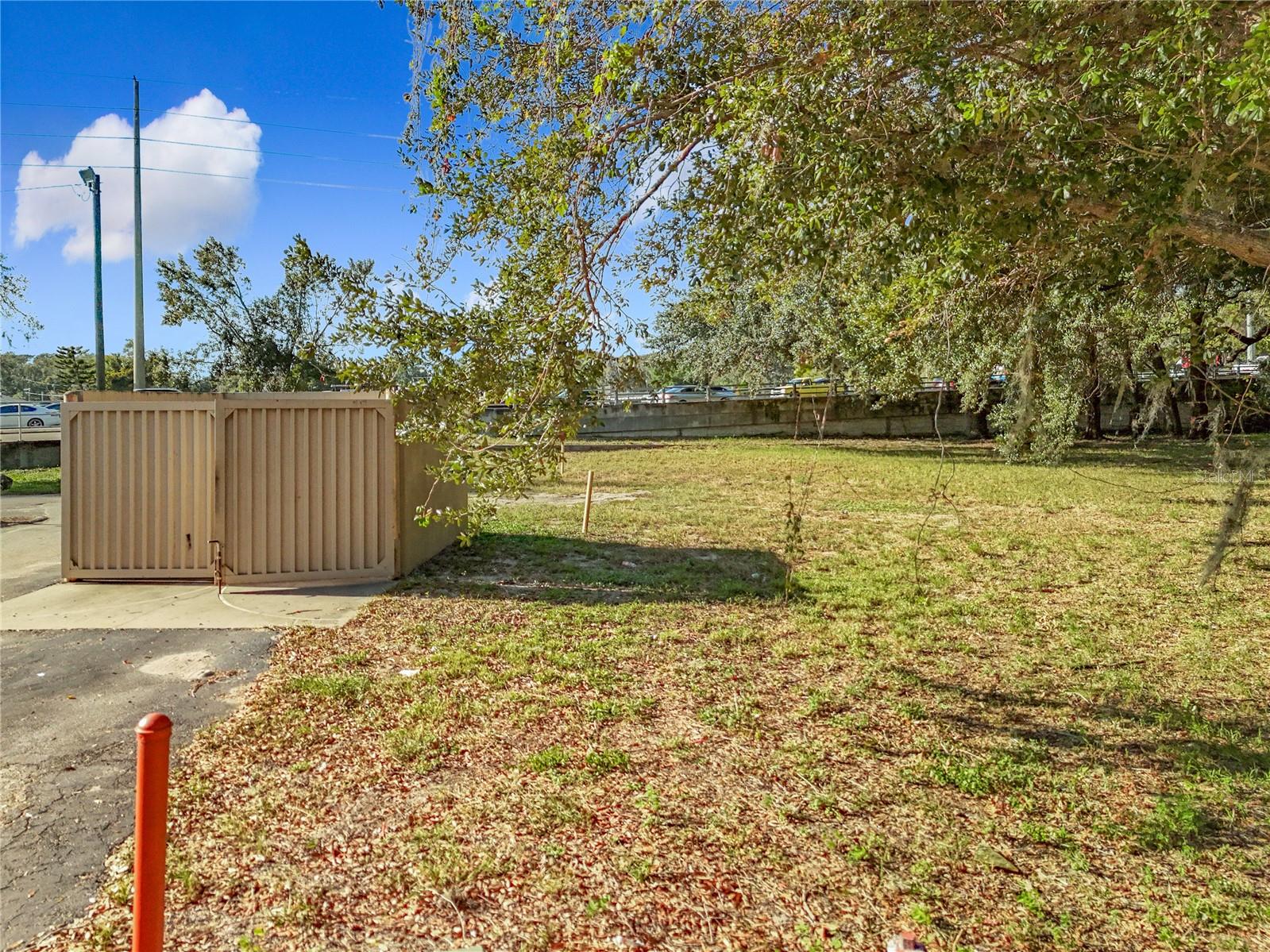 LION LN, TAVARES, FL, 32778