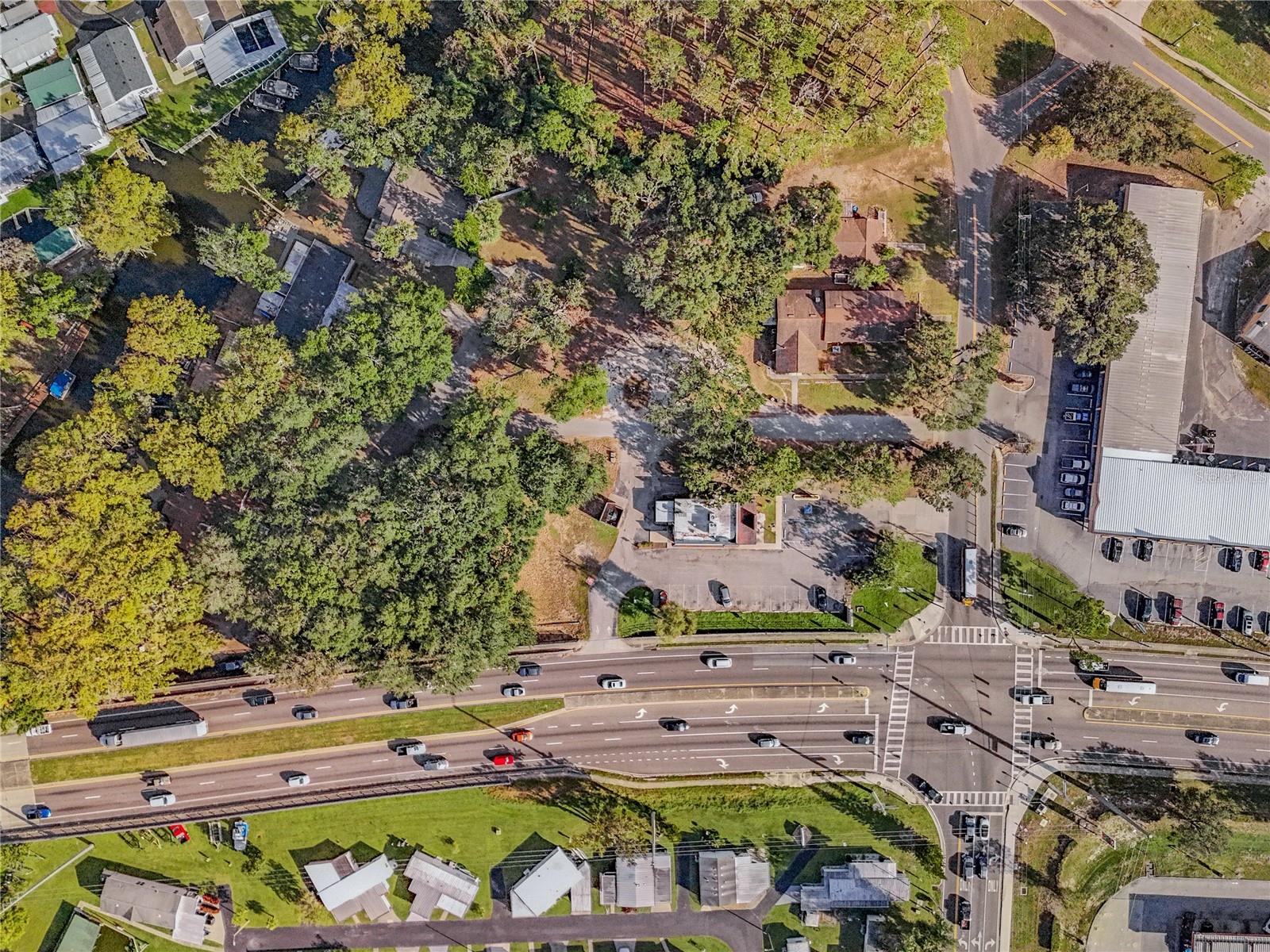LION LN, TAVARES, FL, 32778