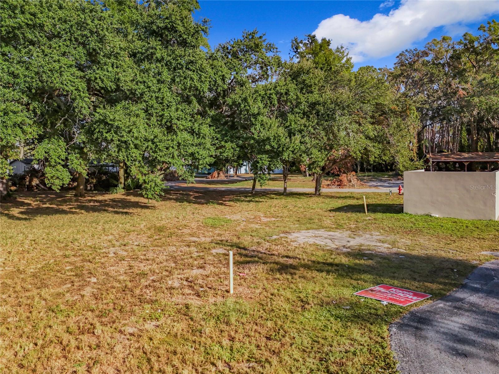 LION LN, TAVARES, FL, 32778