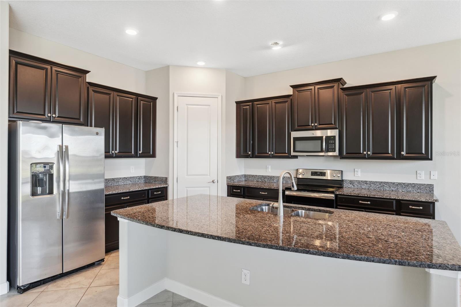 8025 ROMA DUNE DR, WESLEY CHAPEL, FL, 33545
