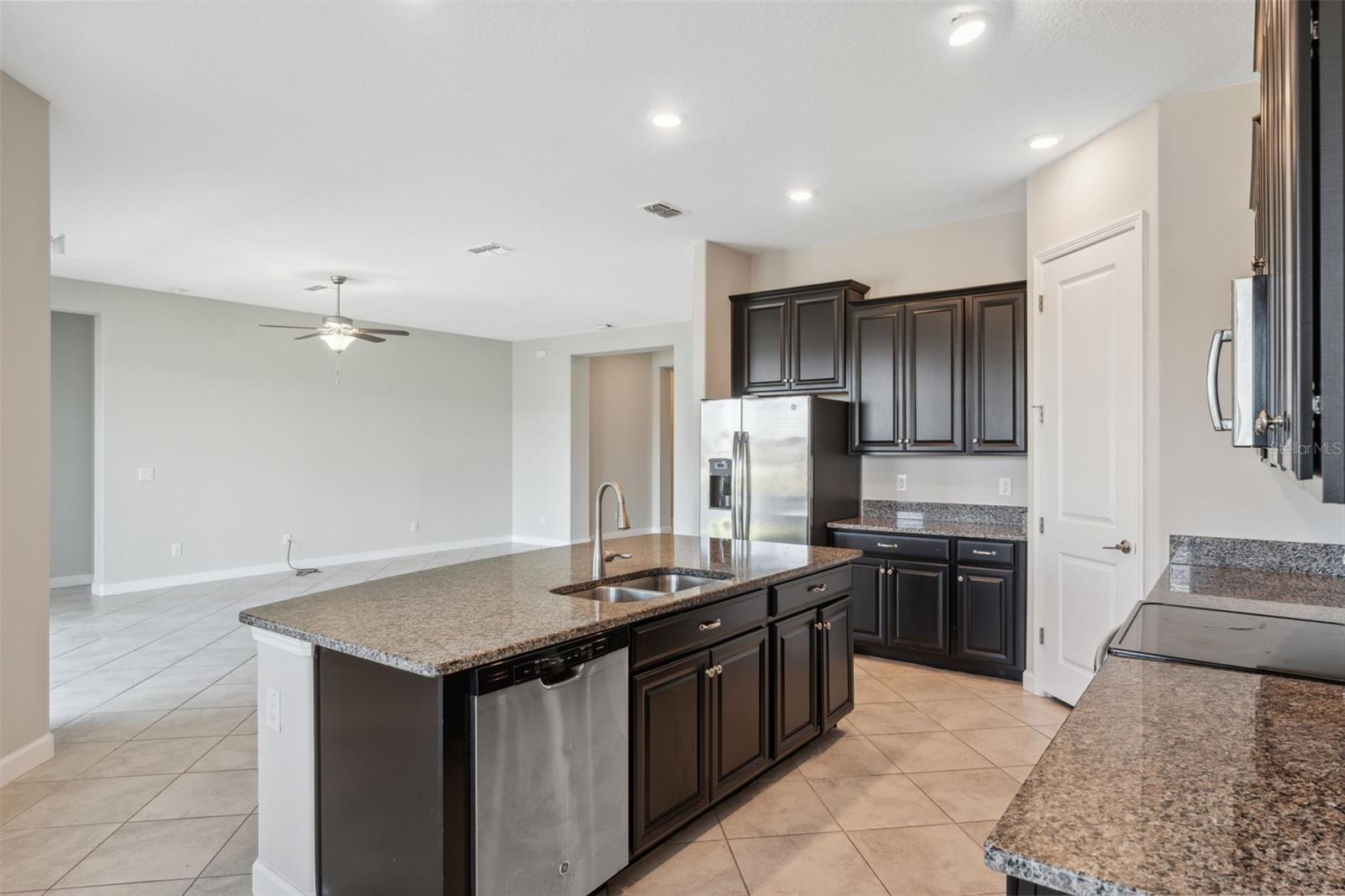 8025 ROMA DUNE DR, WESLEY CHAPEL, FL, 33545