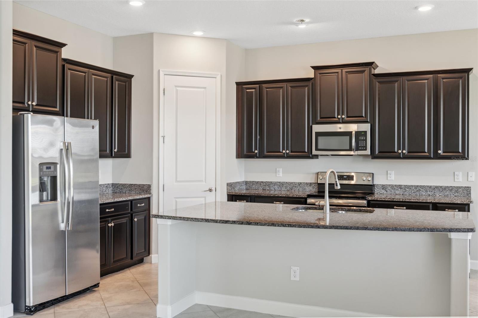 8025 ROMA DUNE DR, WESLEY CHAPEL, FL, 33545