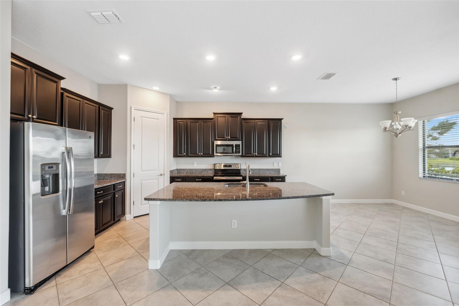 8025 ROMA DUNE DR, WESLEY CHAPEL, FL, 33545