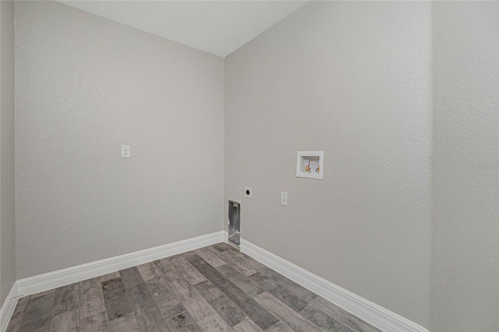 110 GLADES DR, ROTONDA WEST, FL, 33947