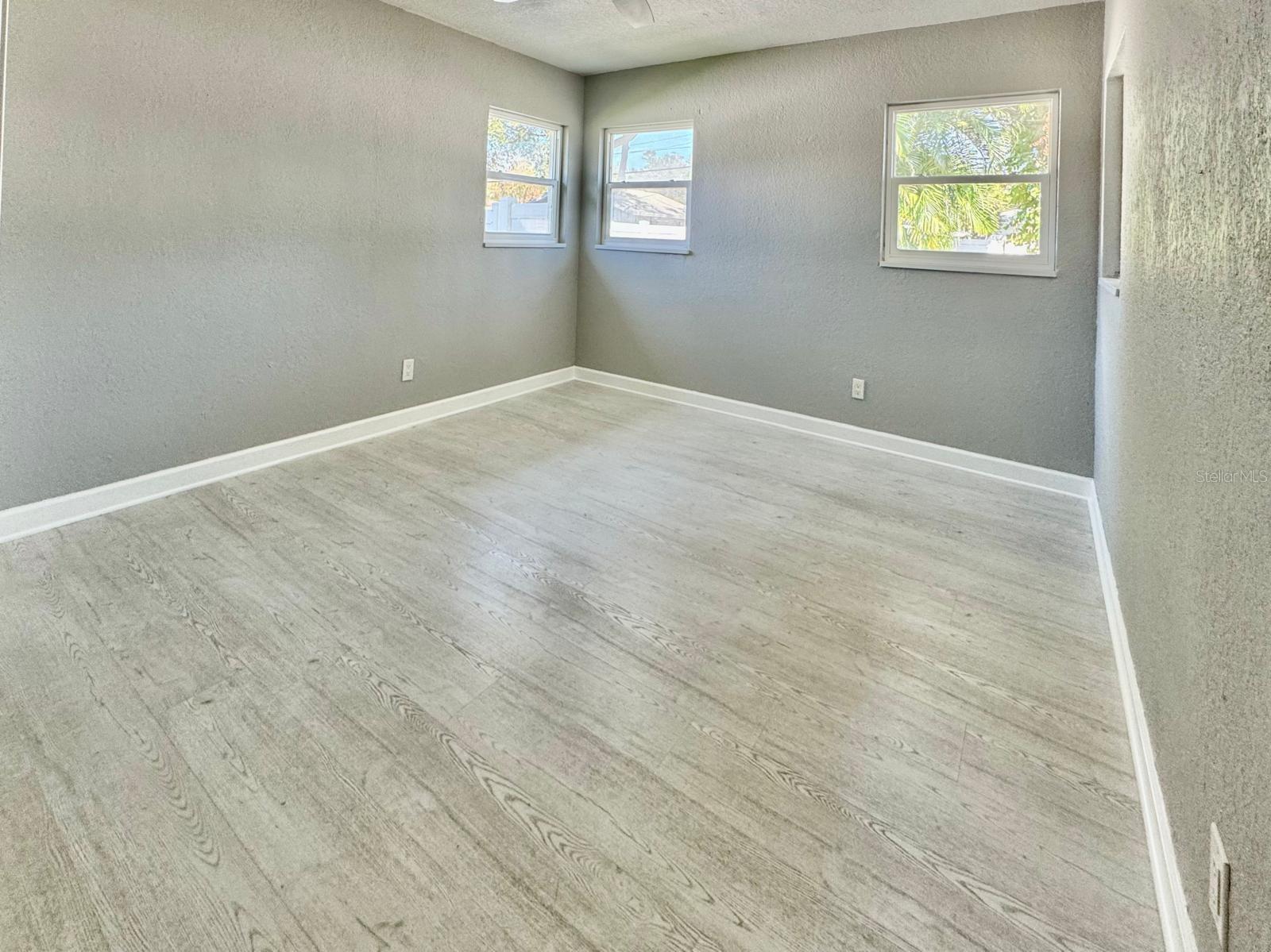 9 N AURORA AVE, CLEARWATER, FL, 33765