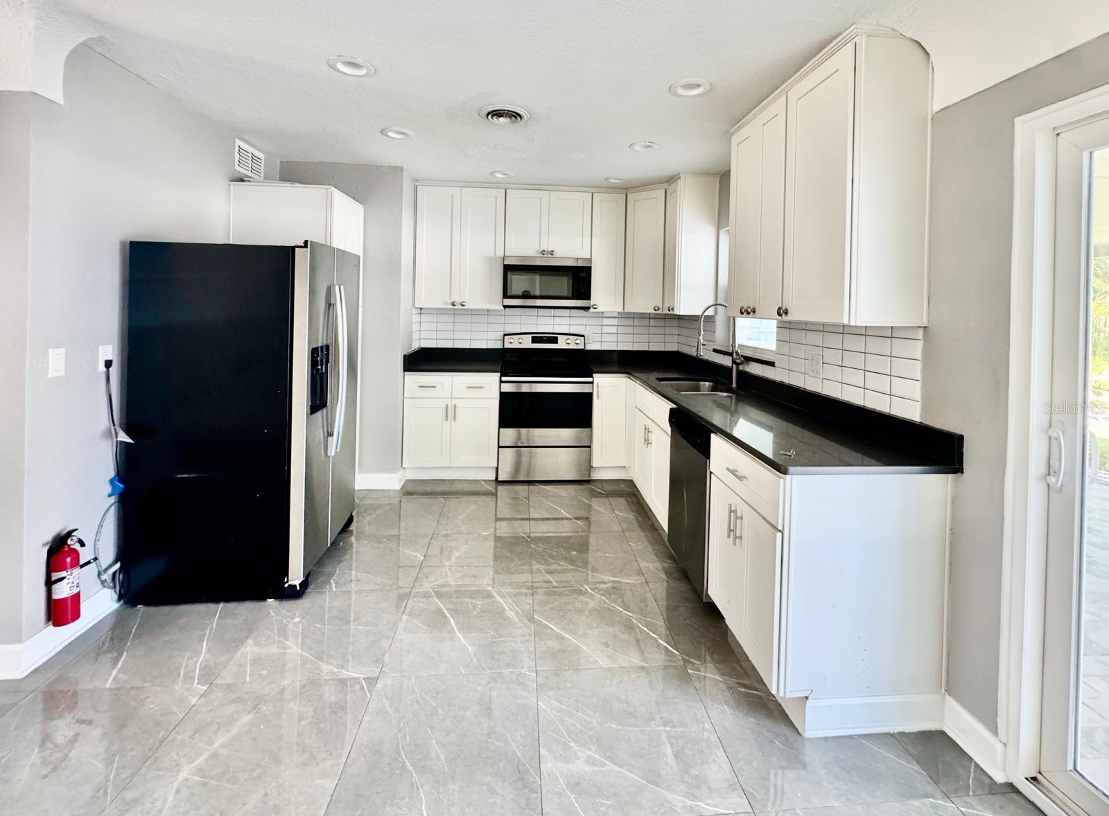 9 N AURORA AVE, CLEARWATER, FL, 33765