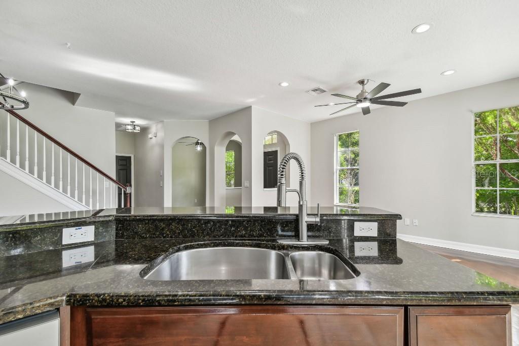 2039 PARK CRESCENT DR, LAND O LAKES, FL, 34639