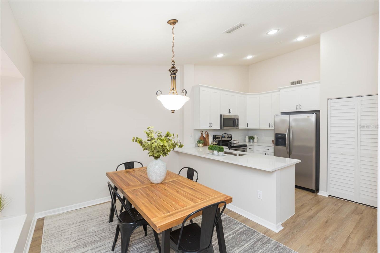 3925 SHORESIDE CIR, TAMPA, FL, 33624
