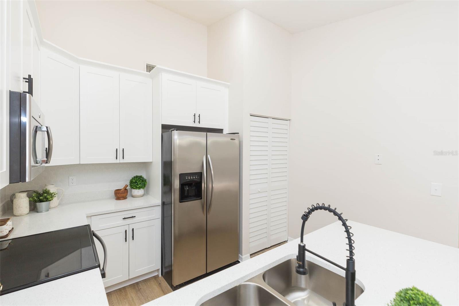 3925 SHORESIDE CIR, TAMPA, FL, 33624