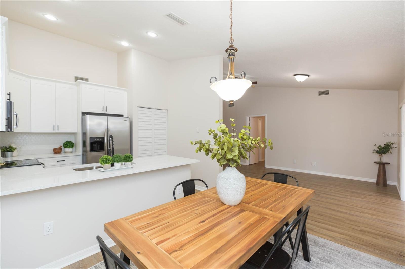 3925 SHORESIDE CIR, TAMPA, FL, 33624