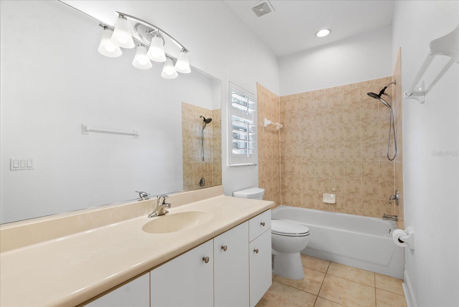 1124 HARTBOURNE LN, ORMOND BEACH, FL, 32174