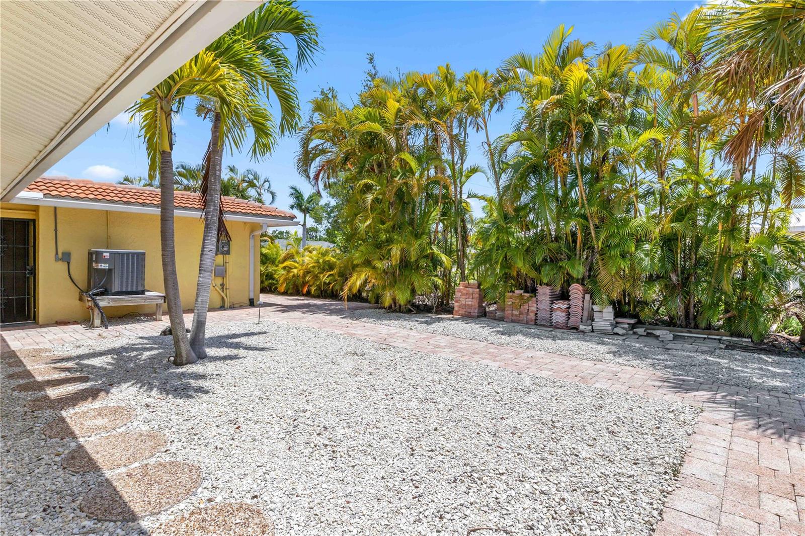 9421 MOONLIGHT DR, SANIBEL, FL, 33957