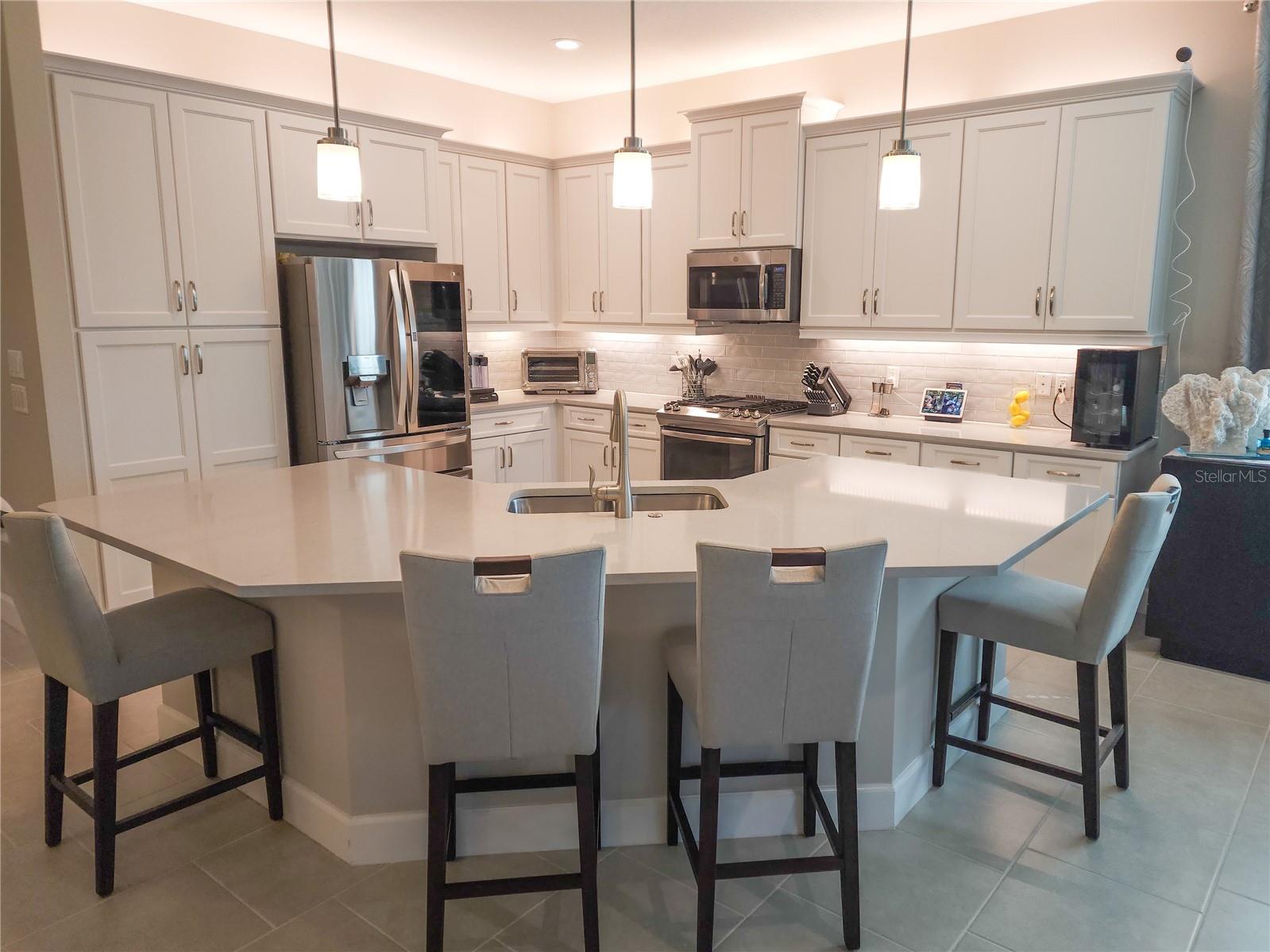 5013 SEVILLA SHORES DR, WIMAUMA, FL, 33598
