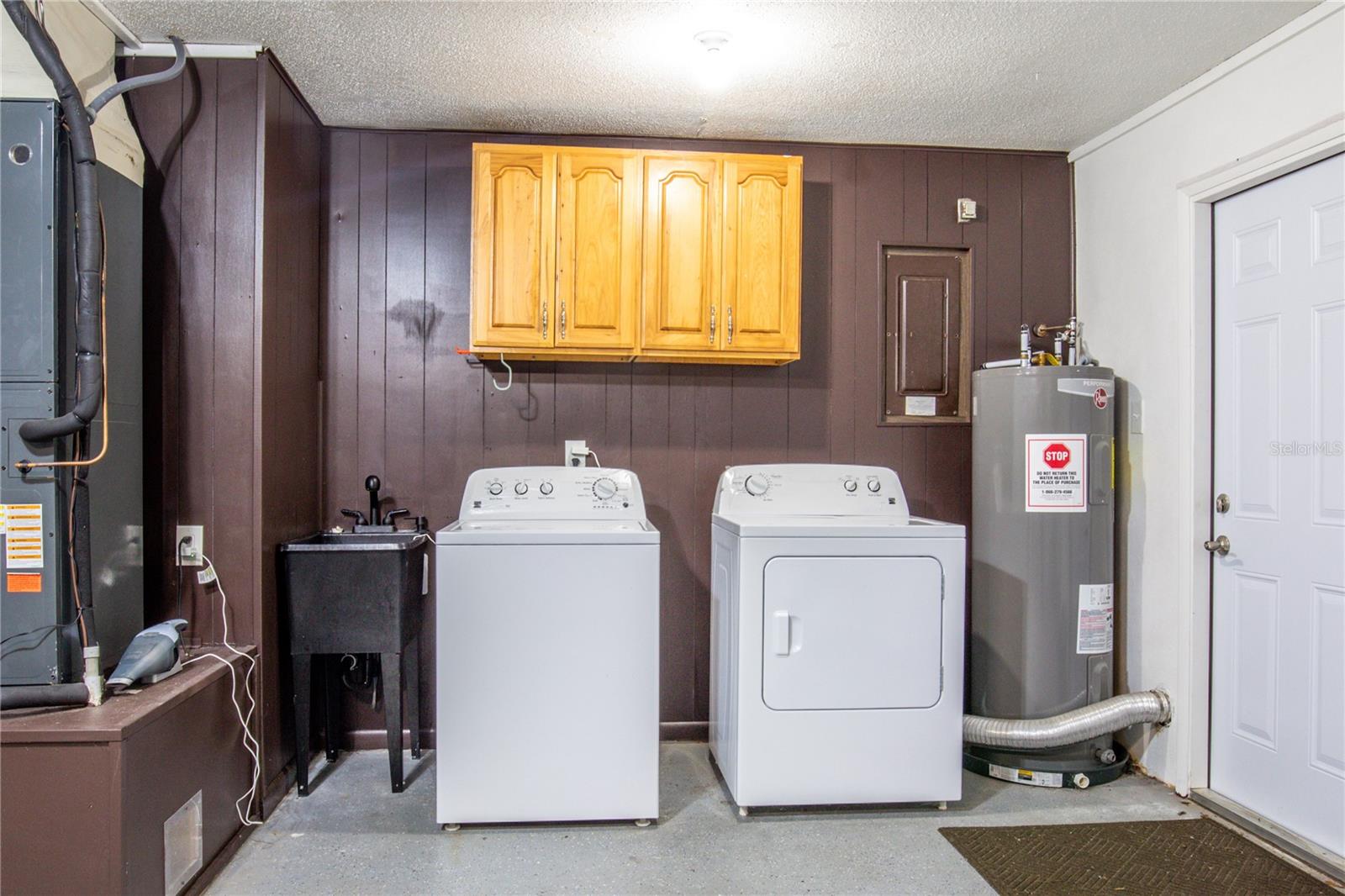 129 E LAUREL AVE, HOWEY IN THE HILLS, FL, 34737