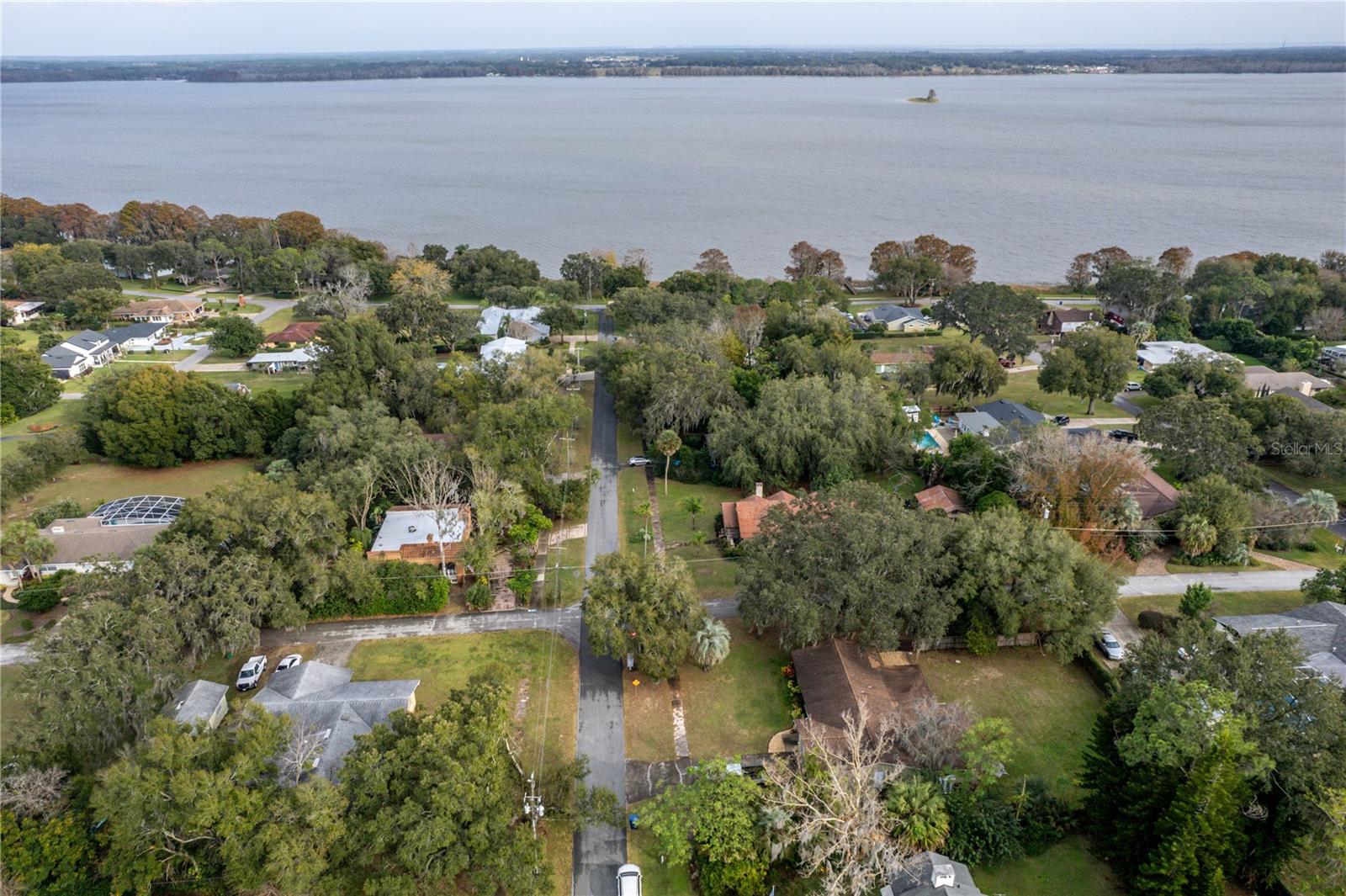 129 E LAUREL AVE, HOWEY IN THE HILLS, FL, 34737
