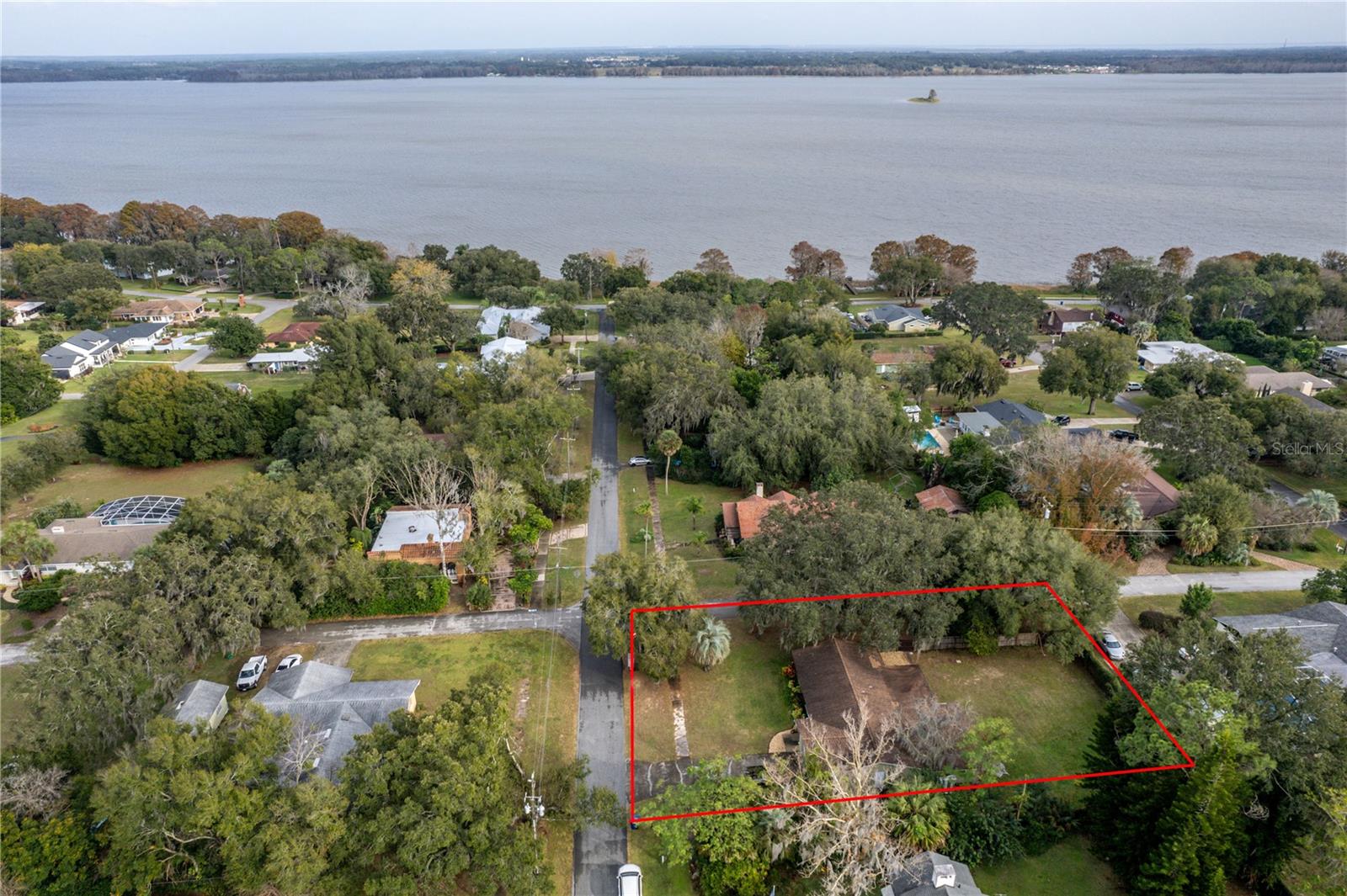 129 E LAUREL AVE, HOWEY IN THE HILLS, FL, 34737