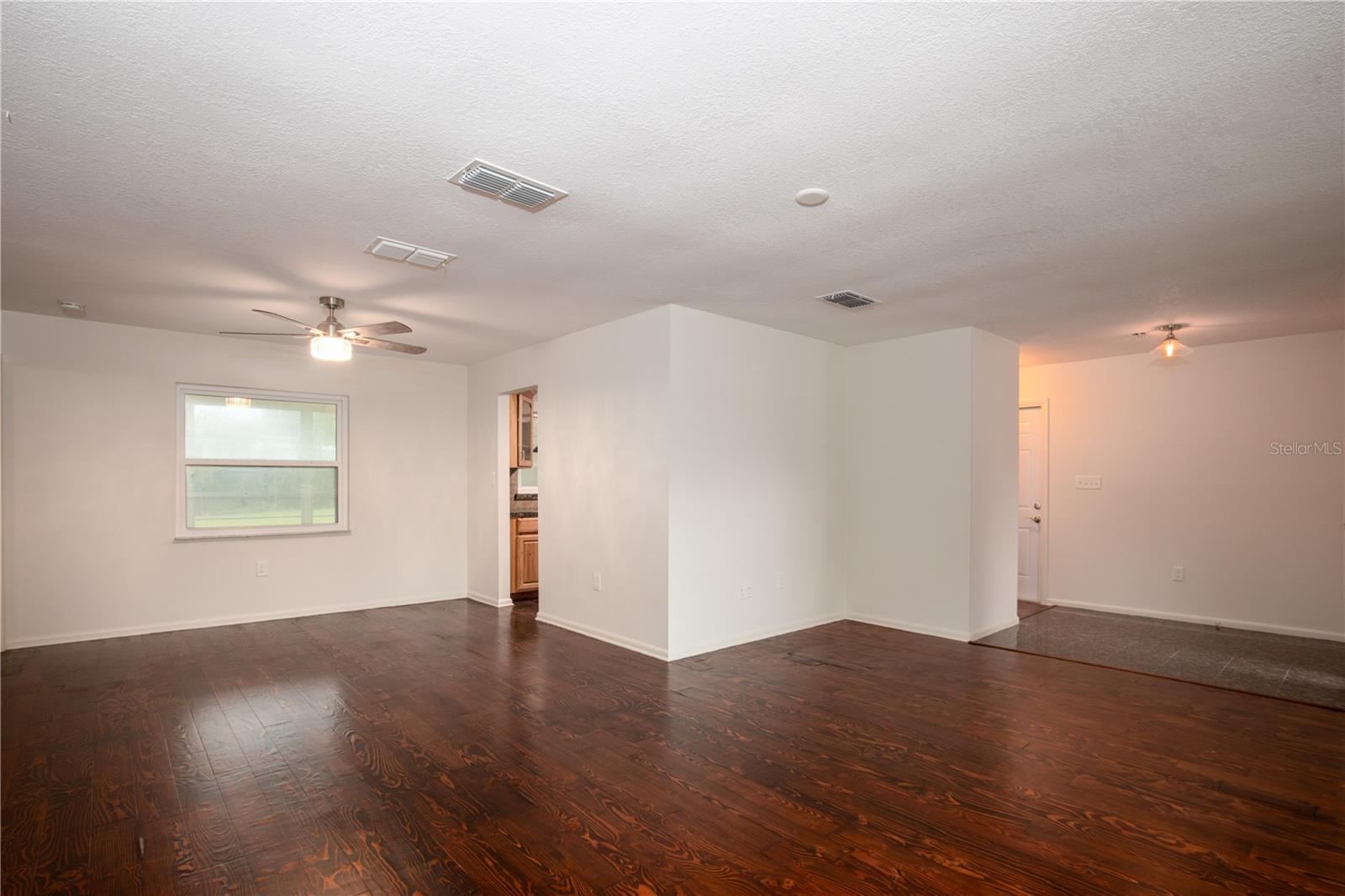 129 E LAUREL AVE, HOWEY IN THE HILLS, FL, 34737