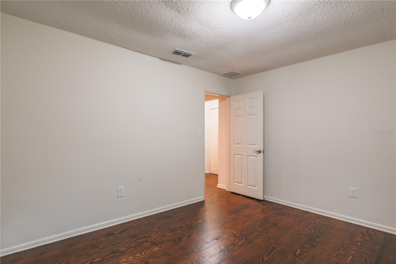 129 E LAUREL AVE, HOWEY IN THE HILLS, FL, 34737