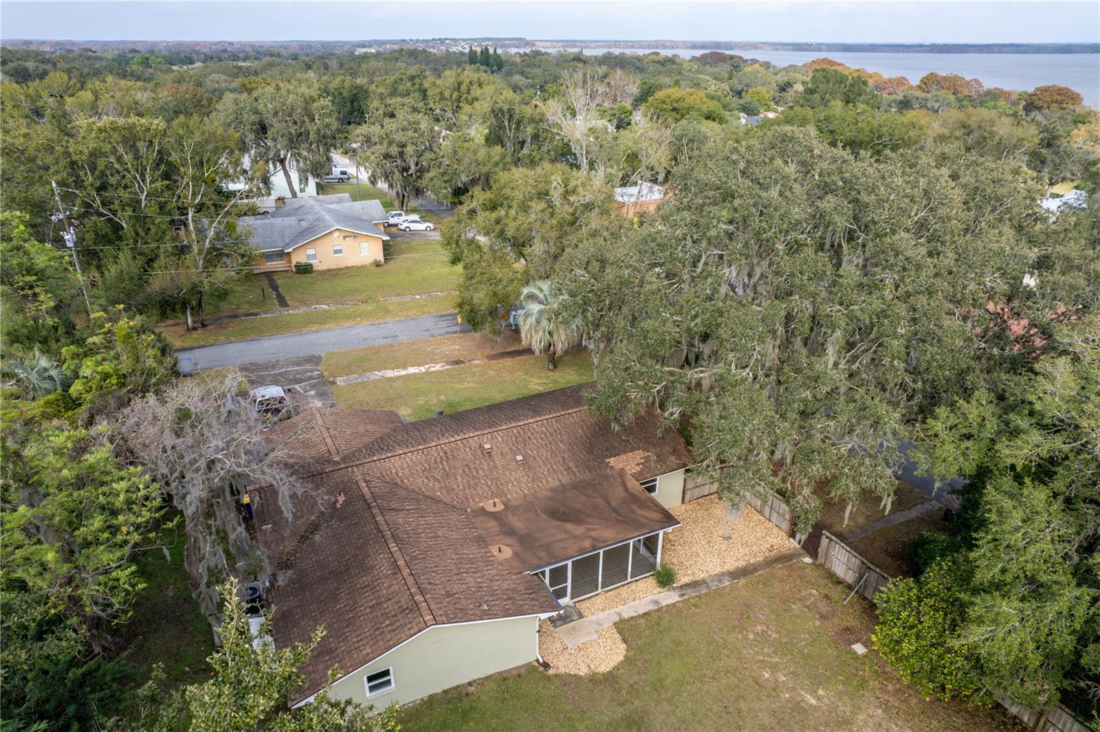 129 E LAUREL AVE, HOWEY IN THE HILLS, FL, 34737