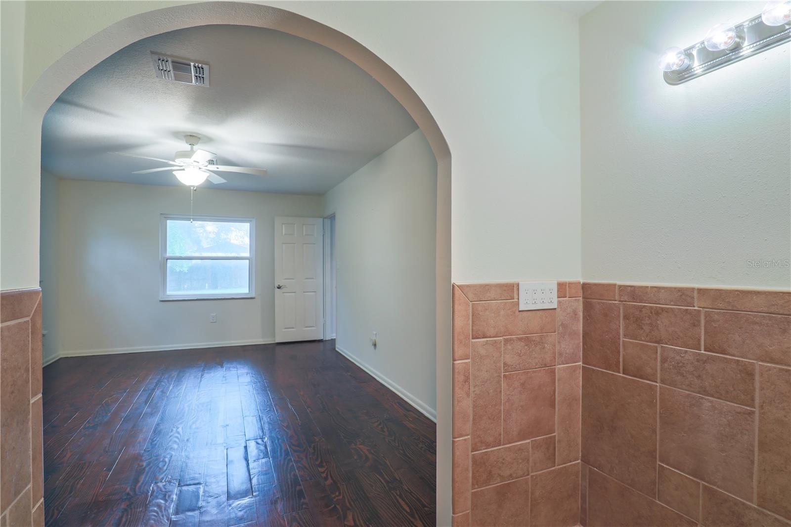 129 E LAUREL AVE, HOWEY IN THE HILLS, FL, 34737